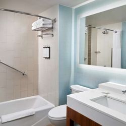 Hyatt Place Fredericksburg-Mary Washington - Bathroom