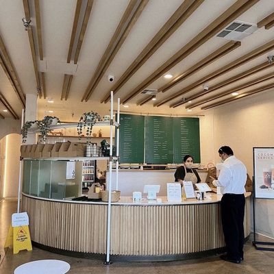 OMOMO TEA SHOPPE by null