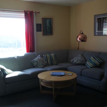 HI-Pigeon Point Lighthouse Hostel - The comon living room was cozy. It was nice waking up here sipping coffee and watching the sun come up behind the lighthouse. - Hostels Near Me - Pescadero, California