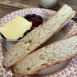Café Pimpin - Baguette and jam