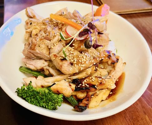Tona Sushi Bar and Grill by null