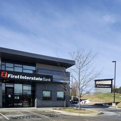 First Interstate Bank - Exterior image of First Interstate Bank in Papillion, NE.