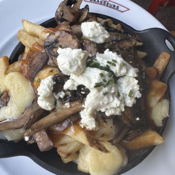 3 Brasseurs - Poutine  ave mushrooms and stuff. -  super good. 9.14.24 - Pubs Near Me - Montreal, Quebec