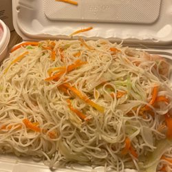 Jin-Jin Chinese Restaurant - Rice noodles. I thought they would be like Singapore noodles with curry seasoning since the picture had yellow noodles.