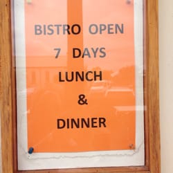 Court House Hotel - Food available!