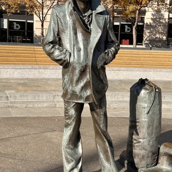 US Navy Memorial - Lone Sailor statue - Landmarks & Historical Buildings Near Me - Washington, DC, District of Columbia