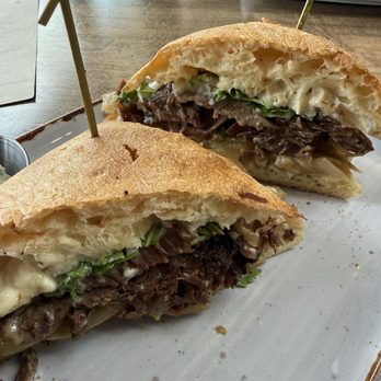 GRANVILLE - Steak sandwich - New American Near Me - Studio City, California GRANVILLE - Steak sandwich - New American Near Me - Studio City, California