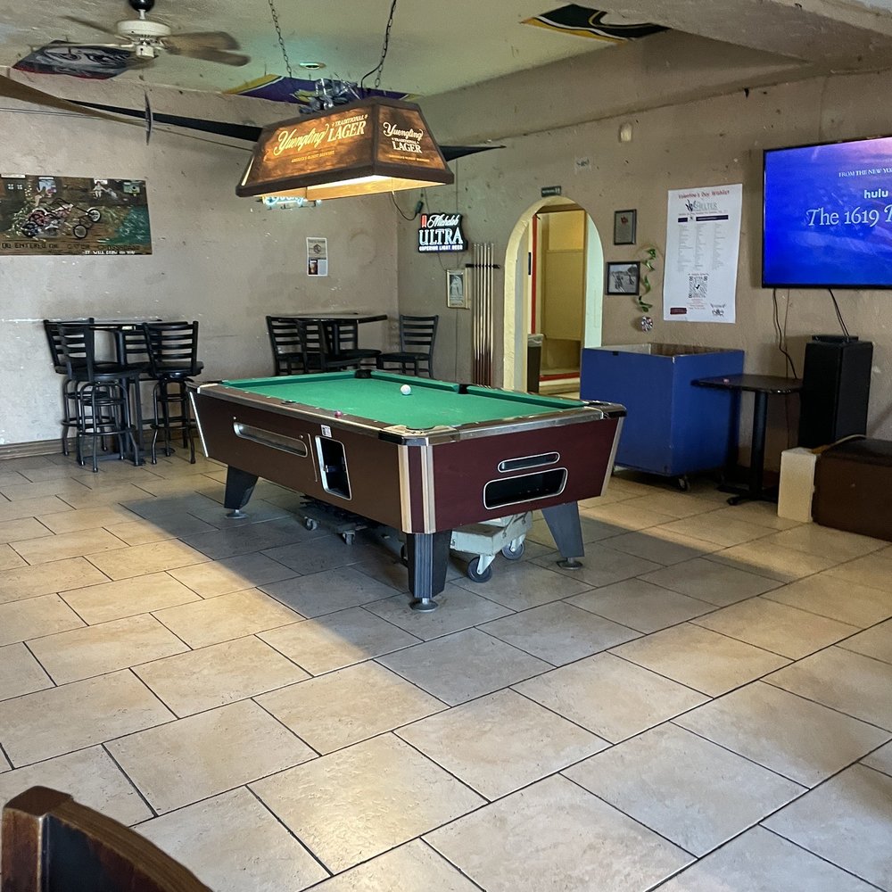 Gators' Crossroads - billiards table in a billiards room - Bars Near Me - Naples, Florida Gators' Crossroads - billiards table in a billiards room - Bars Near Me - Naples, Florida
