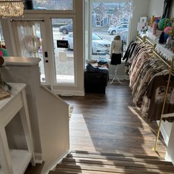 Honeybee Boutique - Awesome beautiful upstairs and downstairs