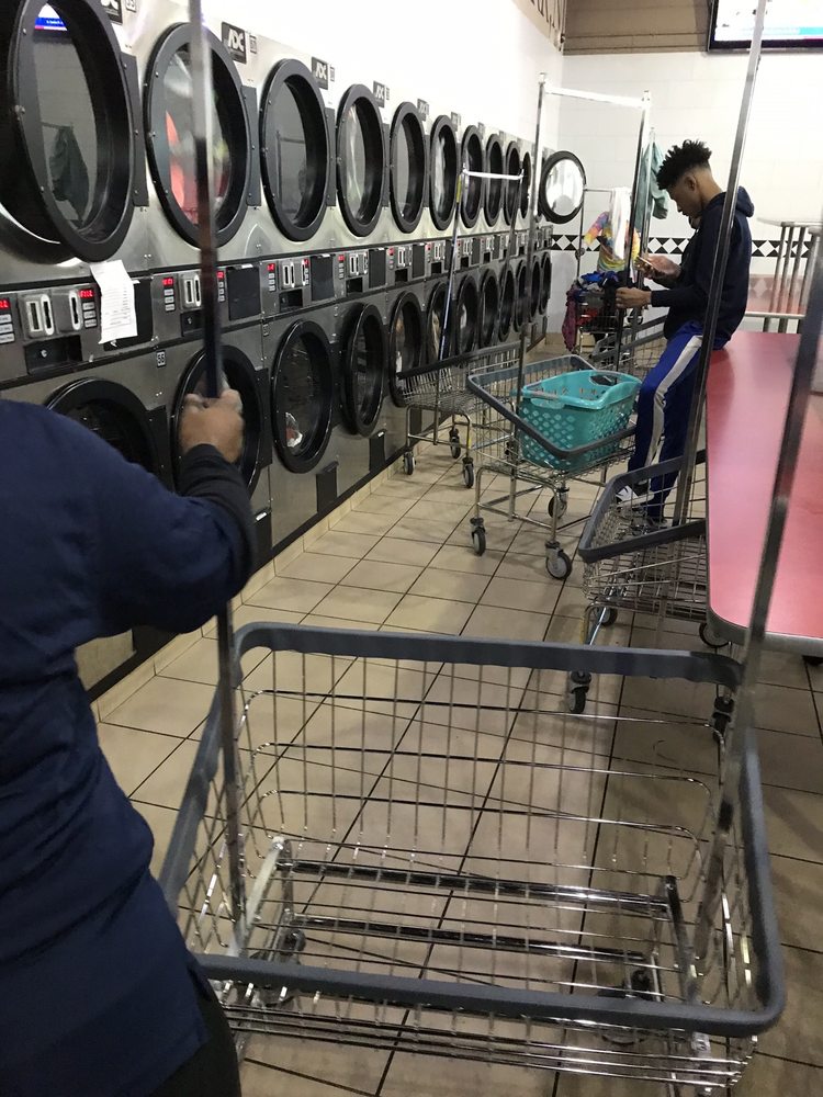 SHOWCASE LAUNDROMAT Updated September 2024 13 Photos 558 Central