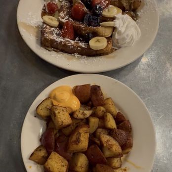 Cafe Bonjour - Bonjour French Toast & Bonjour Potatoes - Breakfast & Brunch Near Me - Boston, Massachusetts