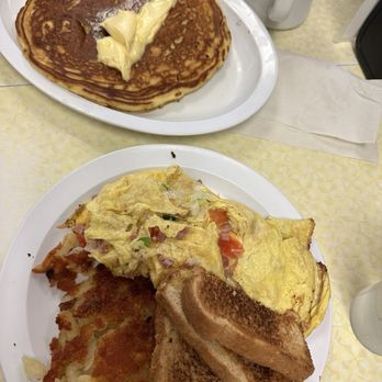 The Curve - blueberry pancake, omelette special - Diners Near Me - Madison, Wisconsin