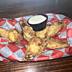 Three65 Bar & Grill - Lemon pepper wings