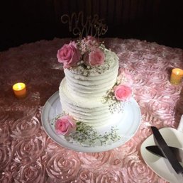 Can you tell this is a fake display cake? Nope! Neither could I! Exactly what I picked my wedding cake looking like! Can you tell this is a fake display cake? Nope! Neither could I! Exactly what I picked my wedding cake looking like!