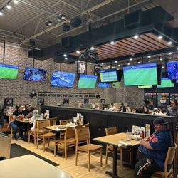Buffalo Wild Wings - Atmosphere