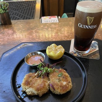 The Black Marlin - Crab Cakes... Guinness.... Perfect! - Seafood Near Me - Tustin, California