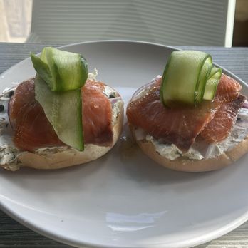 Morning Brew - Kaka'ako - Smoked salmon Bagel - Coffee & Tea Near Me - Honolulu, Hawaii