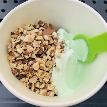 FroyoLife - Dark chocolate and pistachio yogurt - it tastes just like spumoni ice cream! - Ice Cream & Frozen Yogurt Near Me - Montrose, California