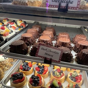 Carlo's Bake Shop - Patisserie/Cake Shop Near Me - New York, New York