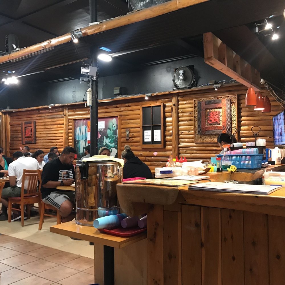 Momo Tea - Late night crowd...  the portions here are huge!  Tried the Char Kuay Teow and Hollies Char.  Enough to feed 4! - Asian Fusion Near Me - Auckland, AUK