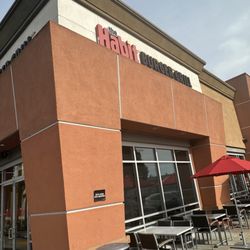 Habit Burger & Grill - Outside Dining