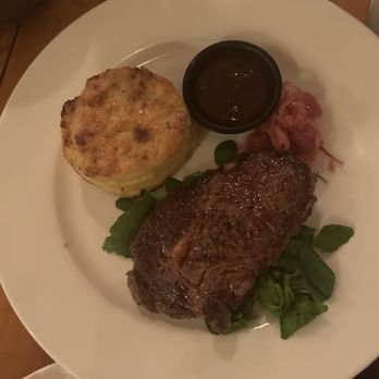 La Villa - Flat steak with au gratin potatoes - French Near Me - Rio de Janeiro, RJ