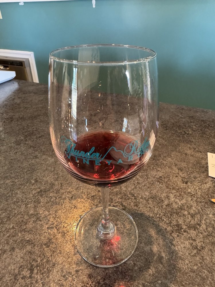 Thunder Ridge Vineyards Logo