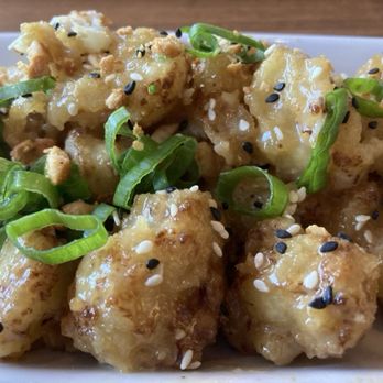 Heirloom - Sesame cauliflower appetizer. The cauliflower is lightly fried in a tempura-like batter, with cashews! - New American Near Me - Fresno, California Heirloom - Sesame cauliflower appetizer. The cauliflower is lightly fried in a tempura-like batter, with cashews! - New American Near Me - Fresno, California