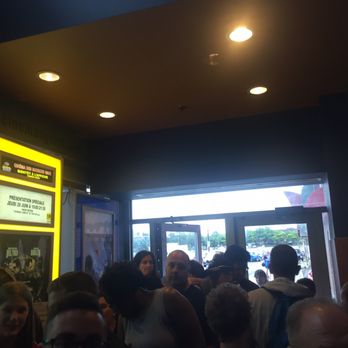 Cinemas Guzzo - Cinema Near Me - Dollard-des-Ormeaux, Quebec
