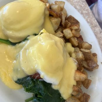 The Coffee Cup Cafe - Eggs Florentine - American Near Me - Long Beach, California