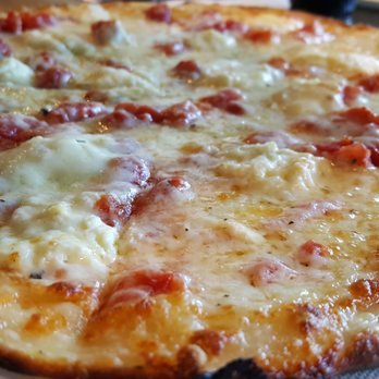 Upper Crust Pizzeria - 3 Cheese: A white pizza with mozzarella, ricotta, Asiago, diced tomato and fresh garlic.  Loved it.  [$17.39, 4.5 stars] - Pizza Near Me - Beverly Hills, California