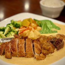 Thaiwat - Curry Duck (seasonal Chef Special w/ pumpkin)