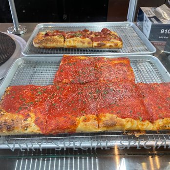 Raymond's Pizzeria - Specialty Pizza - Pizza Near Me - Richmond, California Raymond's Pizzeria - Specialty Pizza - Pizza Near Me - Richmond, California
