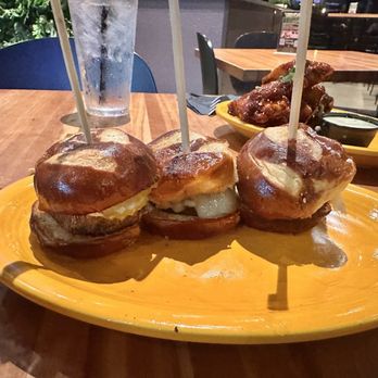 Monday Restaurant + Bar - Wagyu sliders - Cajun/Creole Near Me - New Orleans, Louisiana