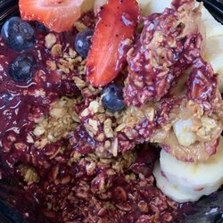 Booster Juice - Açaí bowl with peanut butter