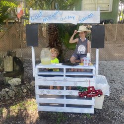 Captain Morgan's Lemonade Saloon
