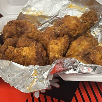 Byg Daddys Pizza - a tray of fried chicken - Pizza Near Me - New Britain, Connecticut