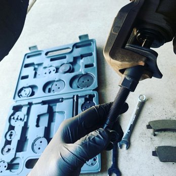 Goad Mobile Oil Change Services - Rear Brakes on a 11 Hyun Elantra - Oil Change Stations Near Me Goad Mobile Oil Change Services - Rear Brakes on a 11 Hyun Elantra - Oil Change Stations Near Me