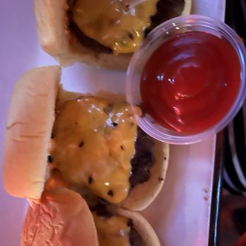 Harlem Tavern - Kids Cheeseburger Sliders - Pubs Near Me - New York, New York Harlem Tavern - Kids Cheeseburger Sliders - Pubs Near Me - New York, New York
