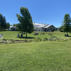 Saint Pierre Le Vignoble - Winery view from vineyard