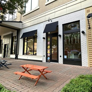 Bumble Bee Macarons - Bakery Exterior and Patio at Park Place - Macarons Near Me - Leawood, Kansas Bumble Bee Macarons - Bakery Exterior and Patio at Park Place - Macarons Near Me - Leawood, Kansas