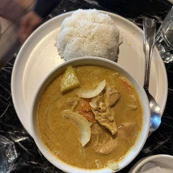 Phat Thai - Yellow Chicken Curry - Thai Near Me - San Francisco, California Phat Thai - Yellow Chicken Curry - Thai Near Me - San Francisco, California