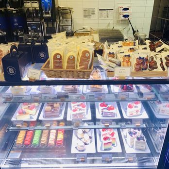 Paris Baguette - Cake slices and packaged baked goods - Bakeries Near Me - Honolulu, Hawaii Paris Baguette - Cake slices and packaged baked goods - Bakeries Near Me - Honolulu, Hawaii