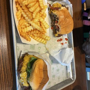 Shake Shack Perimeter Mall - Burgers Near Me - Atlanta, Georgia Shake Shack Perimeter Mall - Burgers Near Me - Atlanta, Georgia