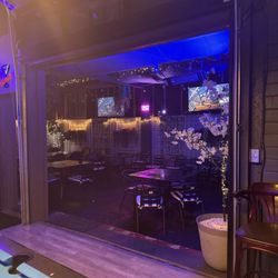 Foxys Bar & Lounge