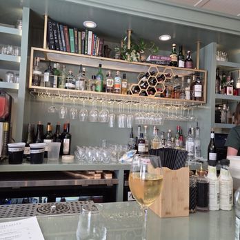 The Trident Inn - Bar area - Hotels Near Me - Ogunquit, Maine