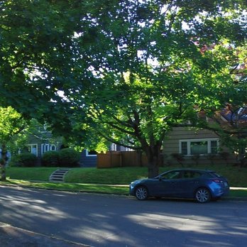 Coe Circle - This area is gifted with a lot of nice, time-unrestricted, free, flat parking spaces like this. great for van dwellers. - Parks Near Me - Portland, Oregon