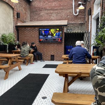 Bae's Fried Chicken - Outside sitting area - Chicken Shop Near Me - Portland, Oregon Bae's Fried Chicken - Outside sitting area - Chicken Shop Near Me - Portland, Oregon