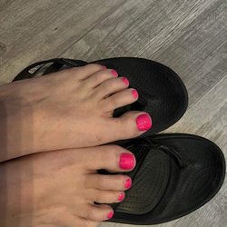 Sophia Nails & Spa - Popping tootsies!!