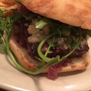 Mountain Sun Pub & Brewery - Delicious burger - Pubs Near Me - Boulder, Colorado